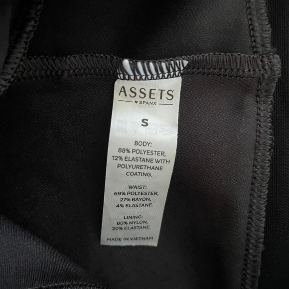 Assets Spanx Faux Leather Leggings NWOT S Leatherlike Pants - Picture 6 of 6